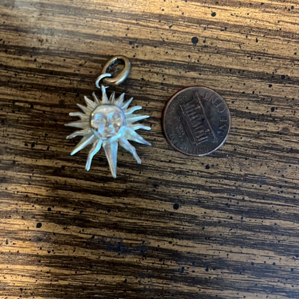 NWOT Sunshine pendant. Sterling silver plated. - Picture 4 of 4